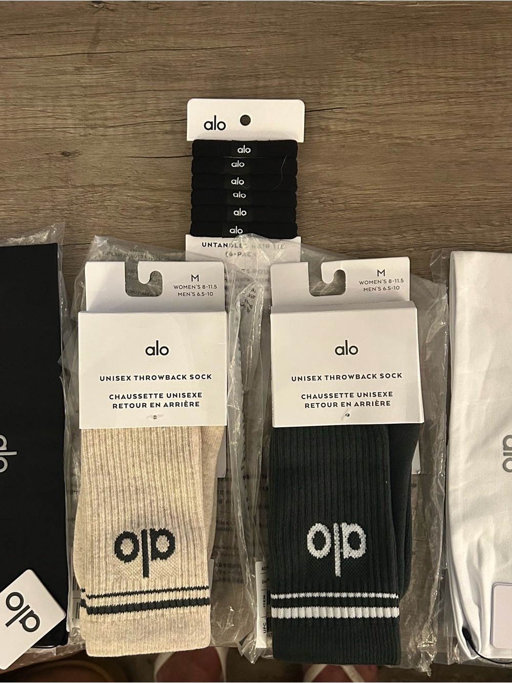 ALO Bundle - 2 socks 2 headbands & pack of hair elastics